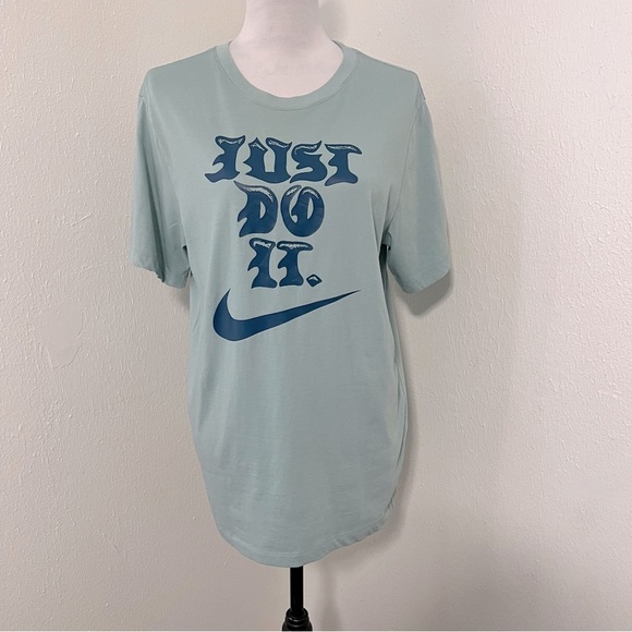 The Nike Tee Dri-Fit Medium Loose Bones Skeleton Shirt Graphic Sleeve Logo NWOT - Picture 1 of 7